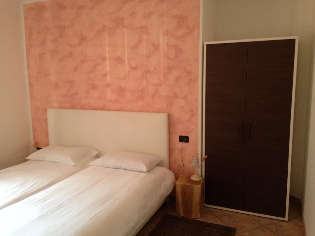 De La Tour Otel Tirano Oda fotoğraf